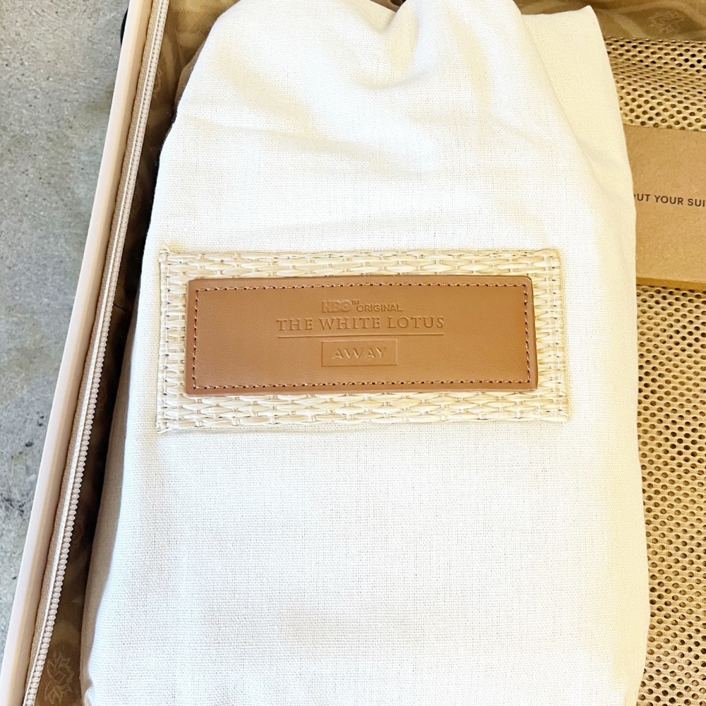NEW! AWAY x The White Lotus “In Paradise” Limited Edition Carryon Suitcase - Picture 9 of 15